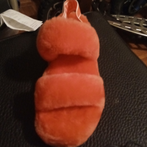 UGG SLIPPERS - Picture 2 of 5